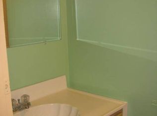 174 Wood St APT 2F, Bristol, RI 02809