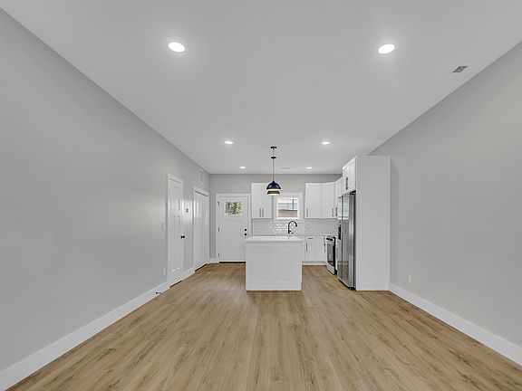 3rd image of 204 E 17th St