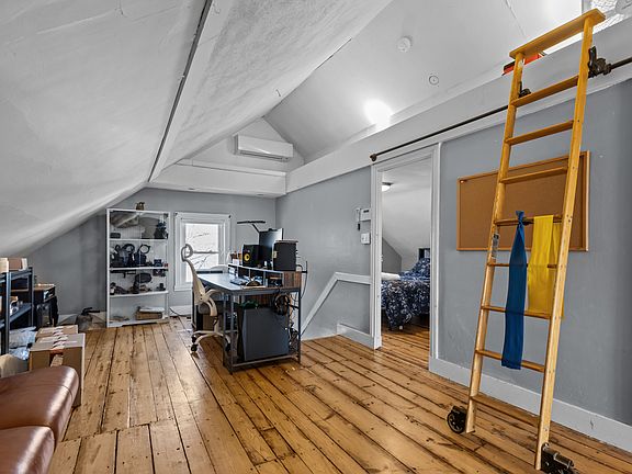 4th image of 76 Locust St Floor 3