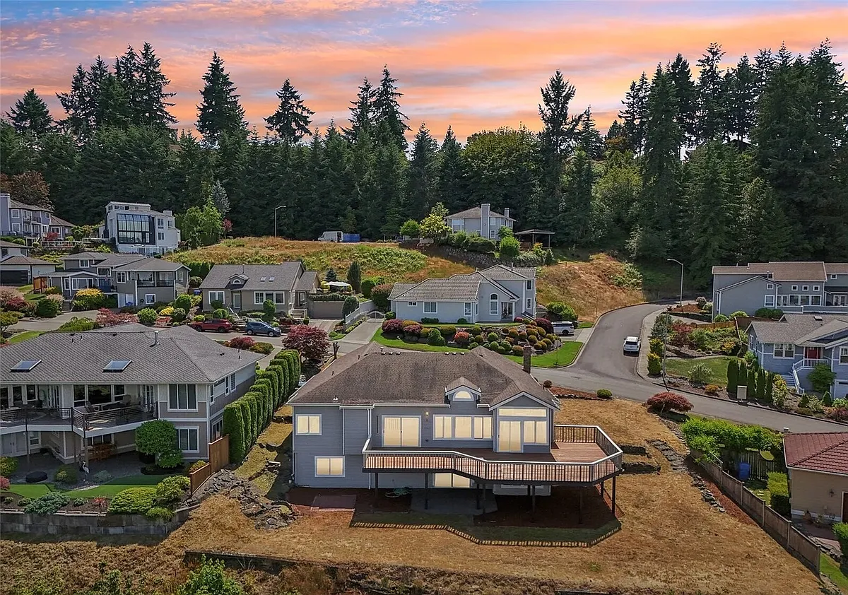 Building Photo - 2805 Chambers Bay Dr