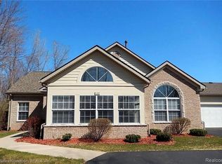 1137 Abbey Ct, Westland, MI