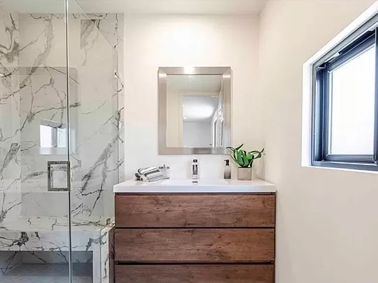 Gorgeous en suite bathroom for the master bedroom.