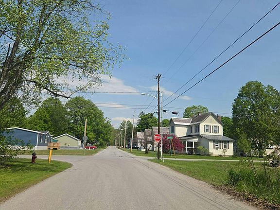 5th image of 23 Cedar St