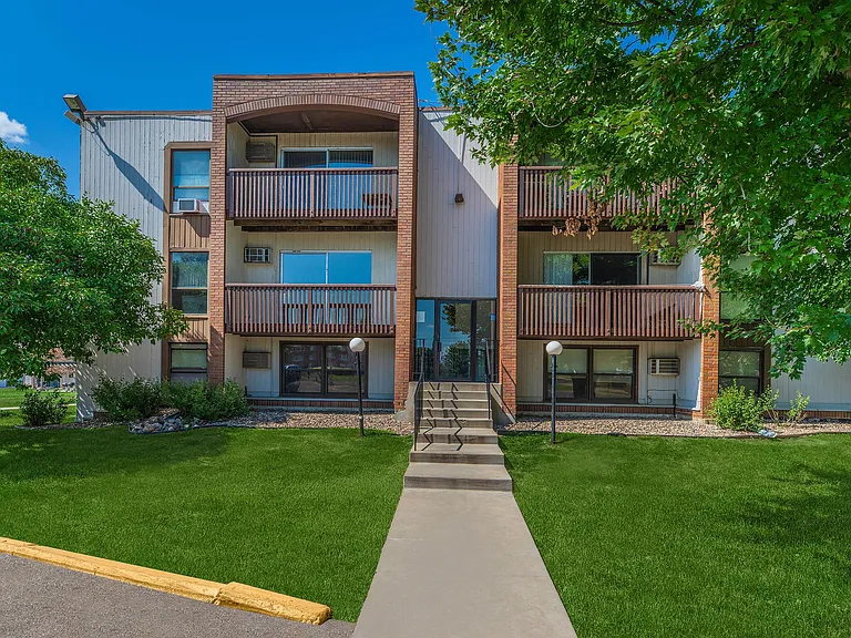 Holiday Acres Apartments — Photo 7
