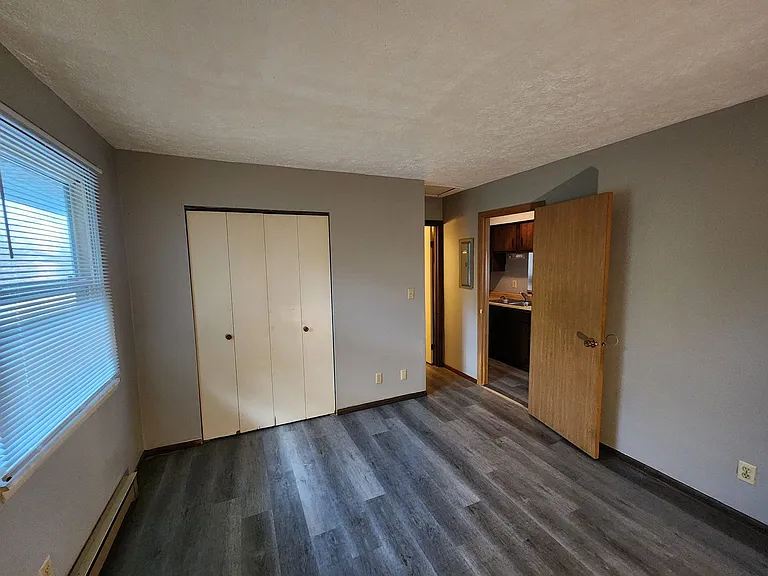 1217 Main St — Photo 8