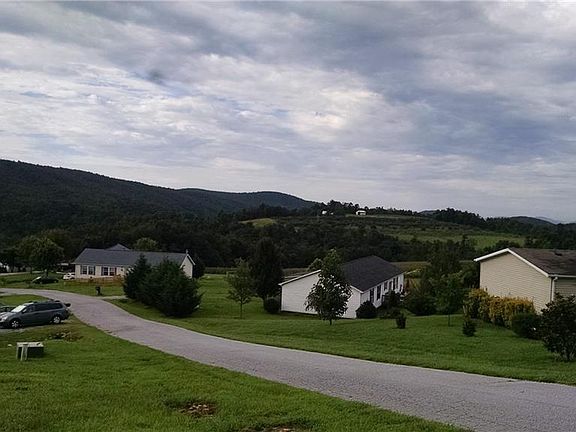 4th image of 155 Mountain Shadow Ln