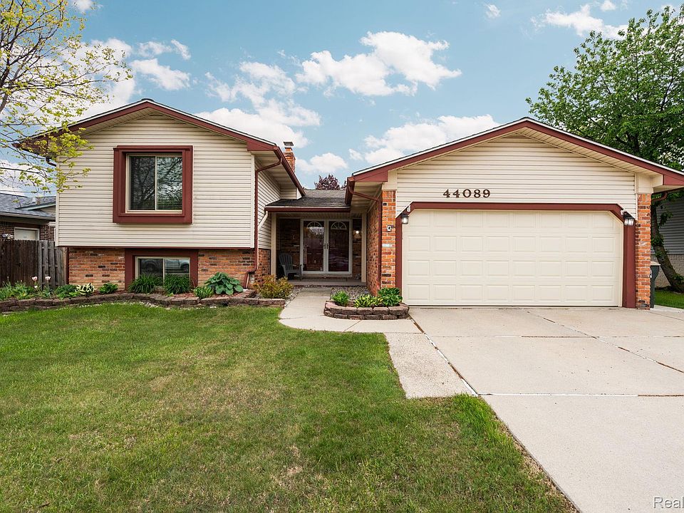 1st image of 44089 Harsdale Dr