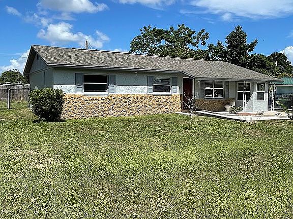 3rd image of 310 Dakota Ave