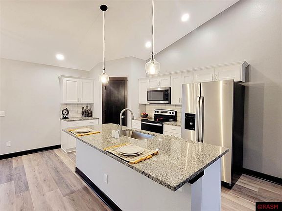 3rd image of 604 Nelson Ct