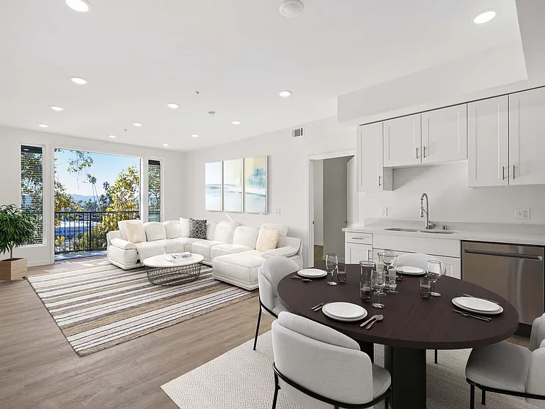 14541 Gilmore St Apartments — Photo 44