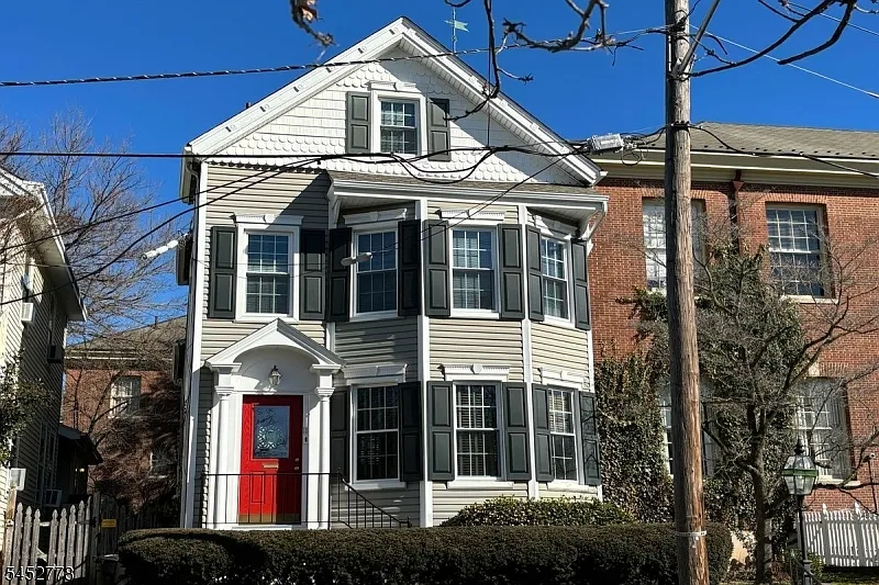 11 Montague Pl #2