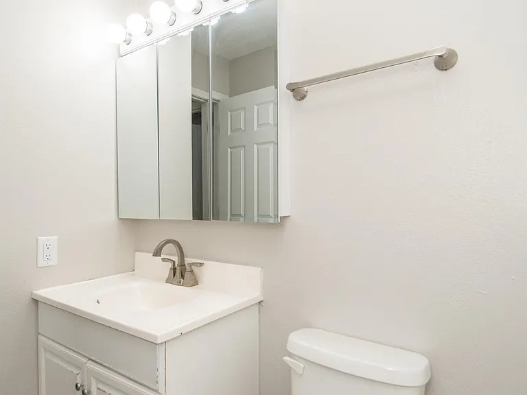 909 12th St N #2 — Photo 14