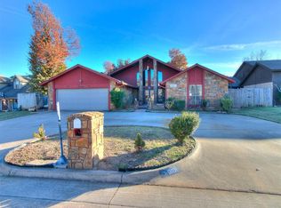 9108 Indian Creek Dr, Midwest City, OK 73130