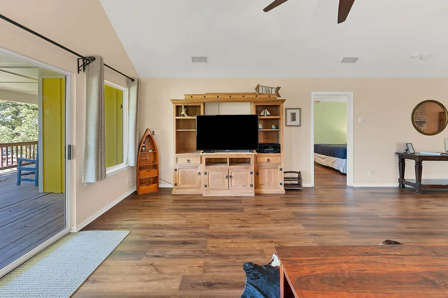 3 bed, 2.0 bath, 2195 sqft, $4,724 — Photo 4