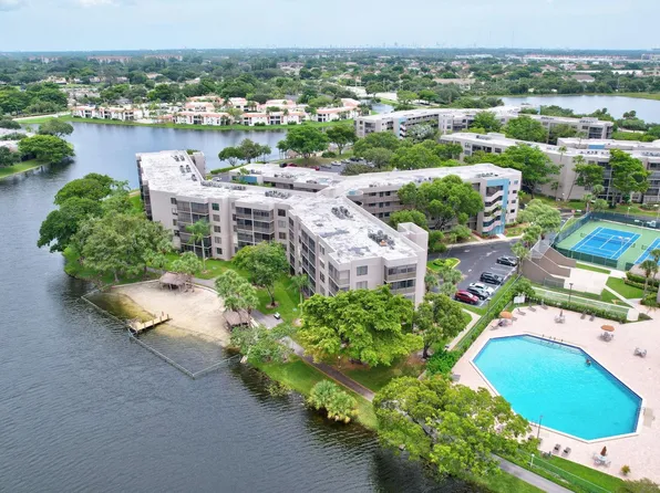 1000 Colony Point Circle #414, Pembroke Pines, FL 33026