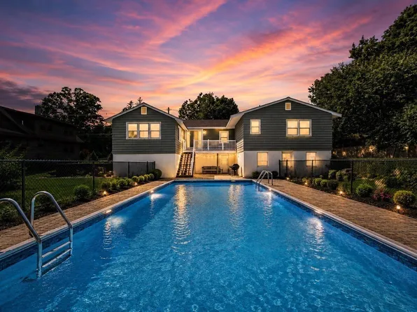 76 Central St, Georgetown, MA 01833