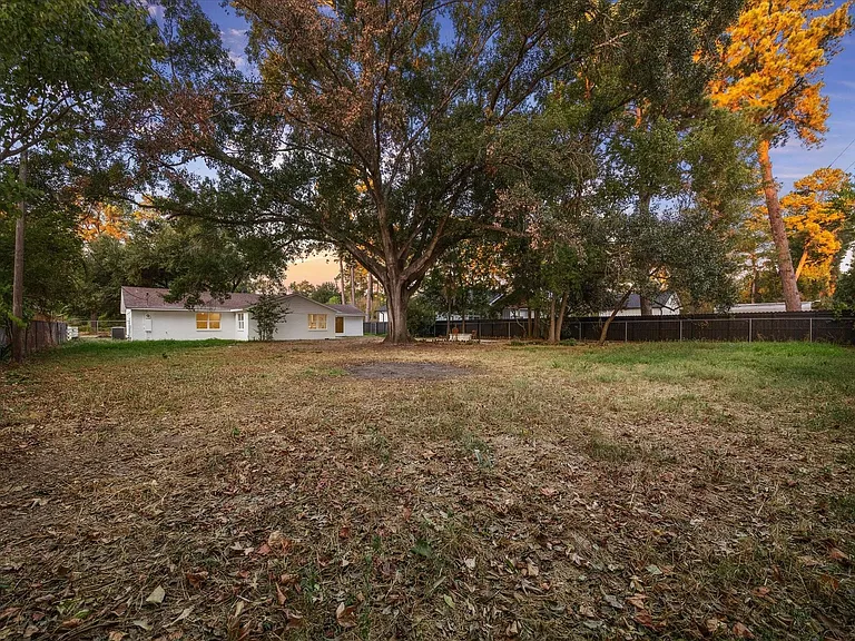 5411 Logston Ln — Photo 32