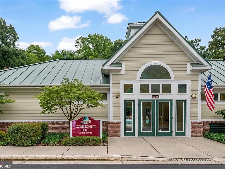 8719 Thornbrook Dr — Photo 2