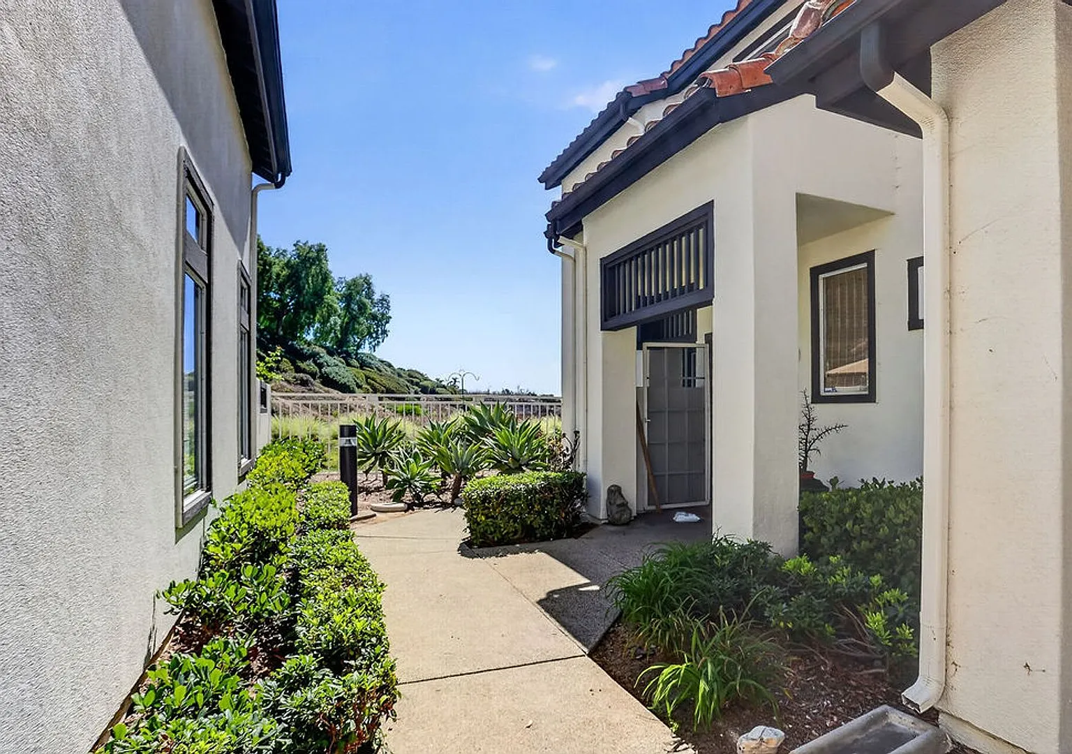 Furnished Upgraded 2-bed, 2-bath Private End-Unit with Immersive Nature Views — Photo 3