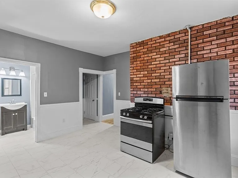 20 Ashland Ave #20 — Photo 7
