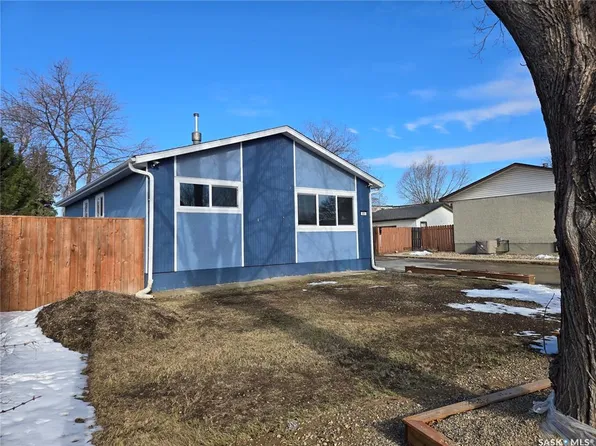 61 Maxwell CRESCENT, Saskatoon, SK S7L 3Y4