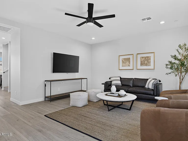 2601 E Clarendon Ave #3 — Photo 12
