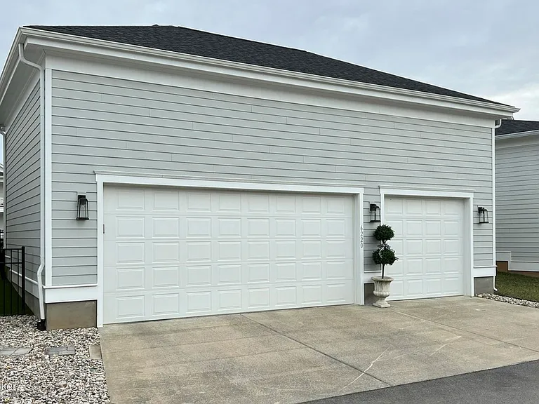 6220 Mistflower Cir — Photo 36
