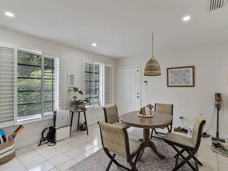 970 Benevento Ave #970 — Photo 5