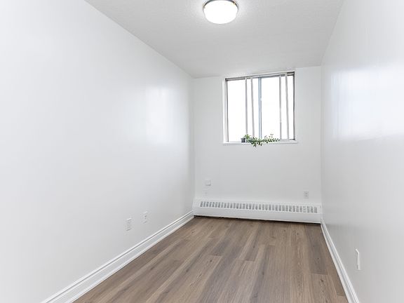 3rd image of 940 Caledonia Rd #1005
