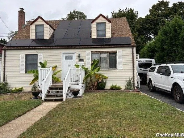 127 Garden Street, Copiague, NY 11726