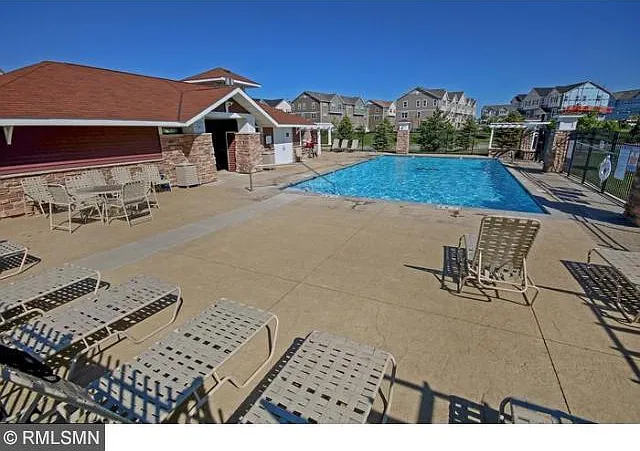 3 bed, 2.5 bath, 1608 sqft, $2,350 — Photo 2