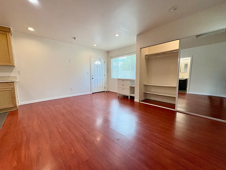 18634 Welby Way — Photo 8