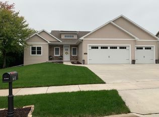 639 Roland St, Combined Locks, WI 54113
