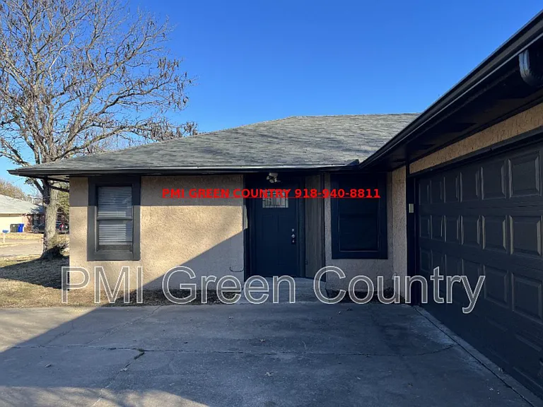 1203 W Austin St — Photo 2