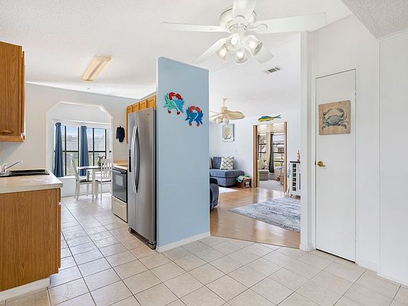2nd image of 803 Tamarind Cir