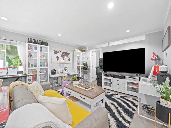 189 E 64th Ave, Vancouver, BC V5X 2M3