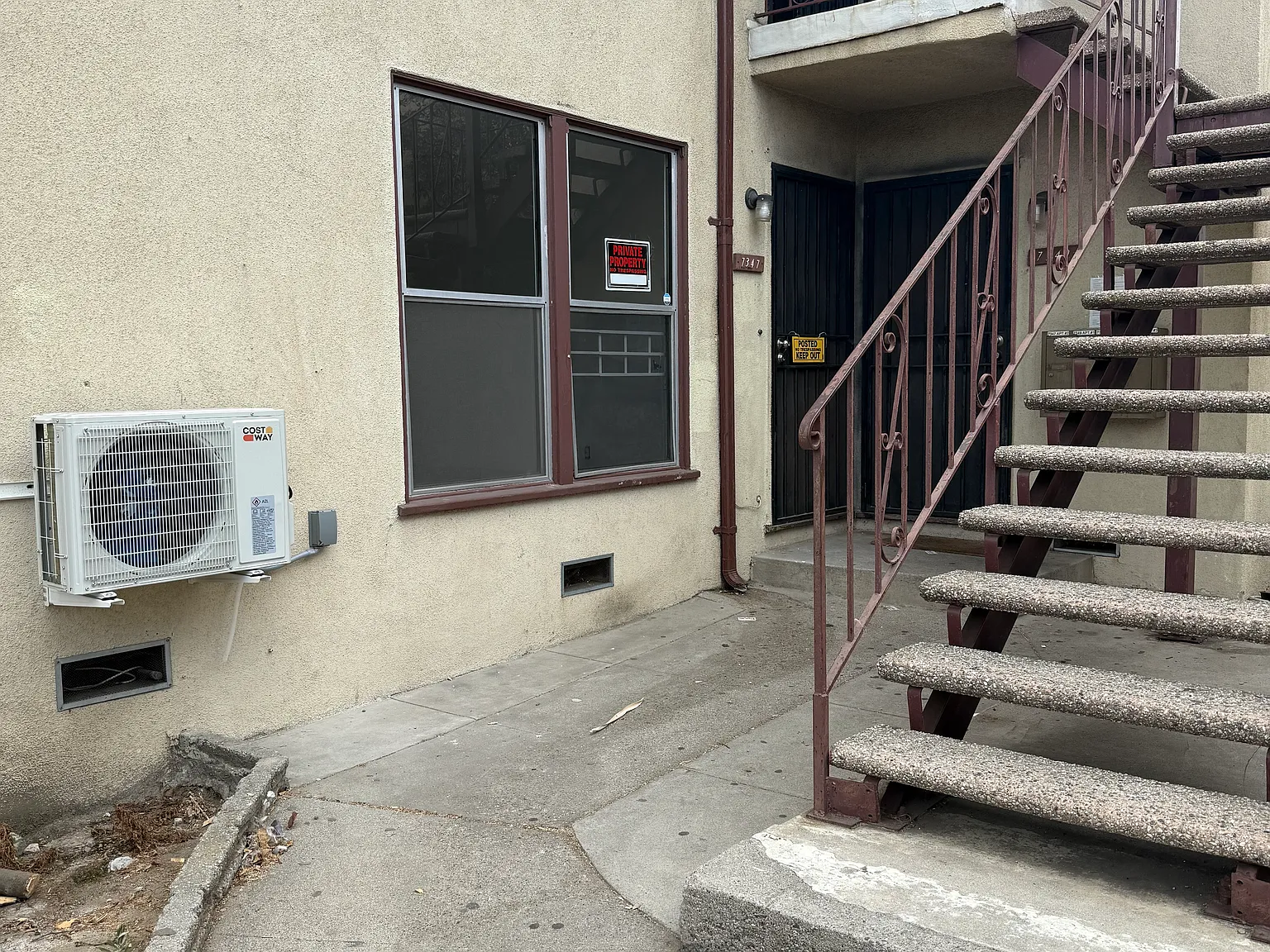2 bed, 900 sqft, $2,400 — Photo 2