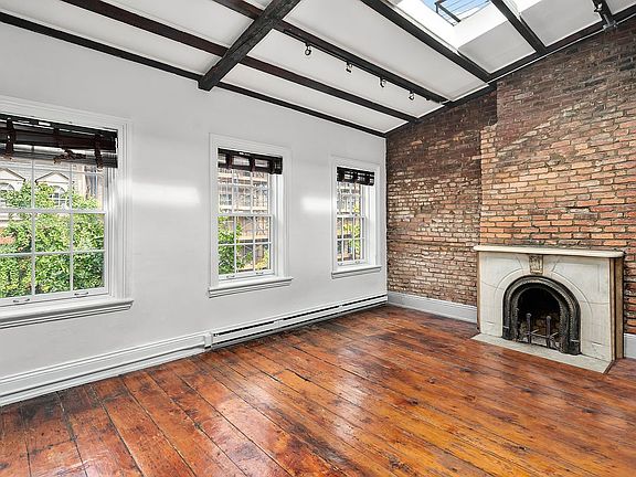 3rd image of 124 W Washington Pl
