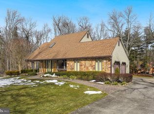 18 Meadow Dr, Moorestown, NJ 08057