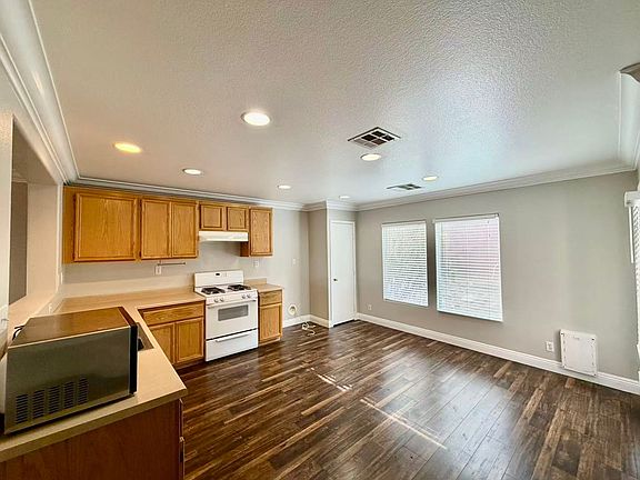 5th image of 7983 Dutch Villas St