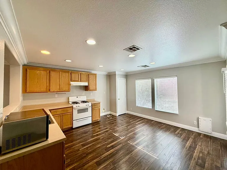 7983 Dutch Villas St — Photo 5