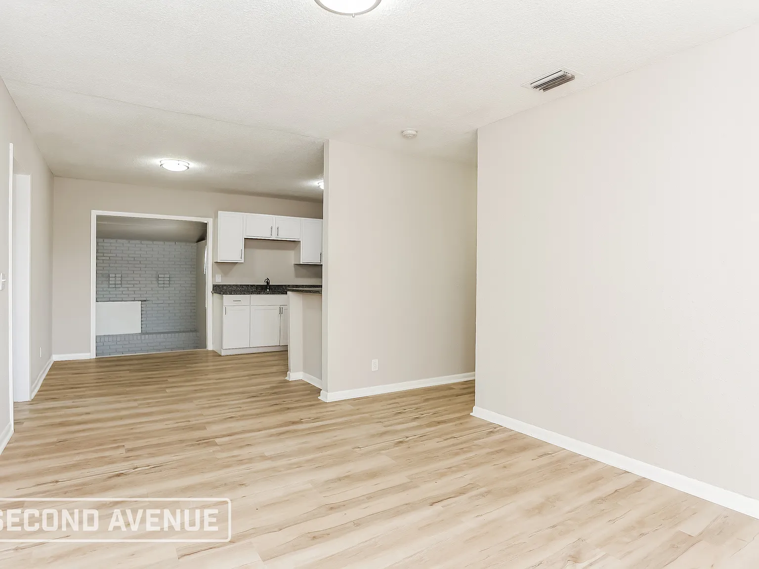 3 bed, 1.0 bath, 1186 sqft, $1,188 — Photo 4