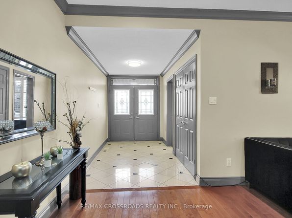 10 Tierney Dr, Ottawa, ON K2J 4W2