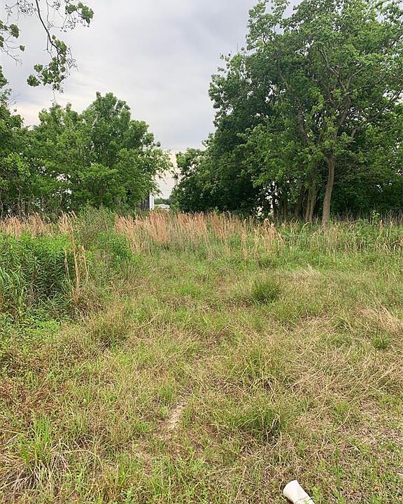 2nd image of 3033 Texas Ave