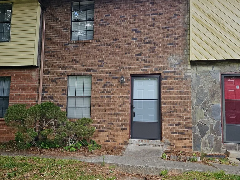 490 S Jeff Davis Dr #B — Photo 2