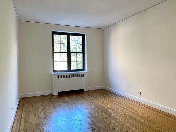 5th image of 212 W 22nd St APT 3G