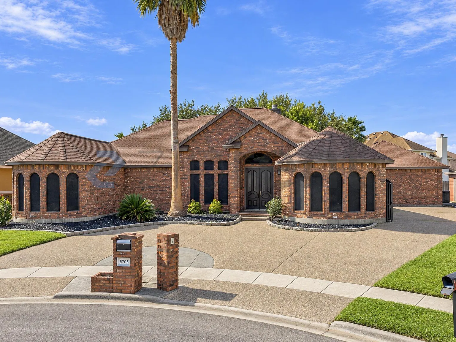 5 bed, 3.5 bath, 2788 sqft, $2,599 — Photo 2