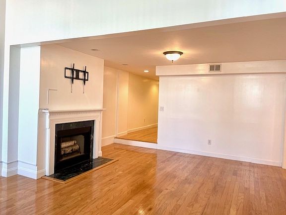 4th image of 54 Green St APT 114