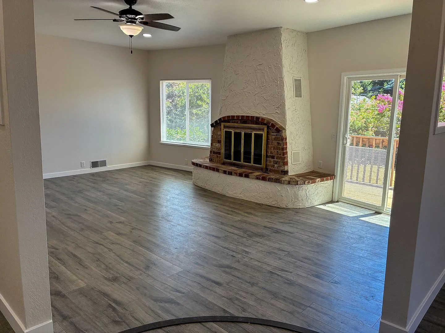 Move In Special $500 Off First Months Rent!! 3 Bedroom Home For Rent In Paradise Ca | Fireplace, ... — Photo 2