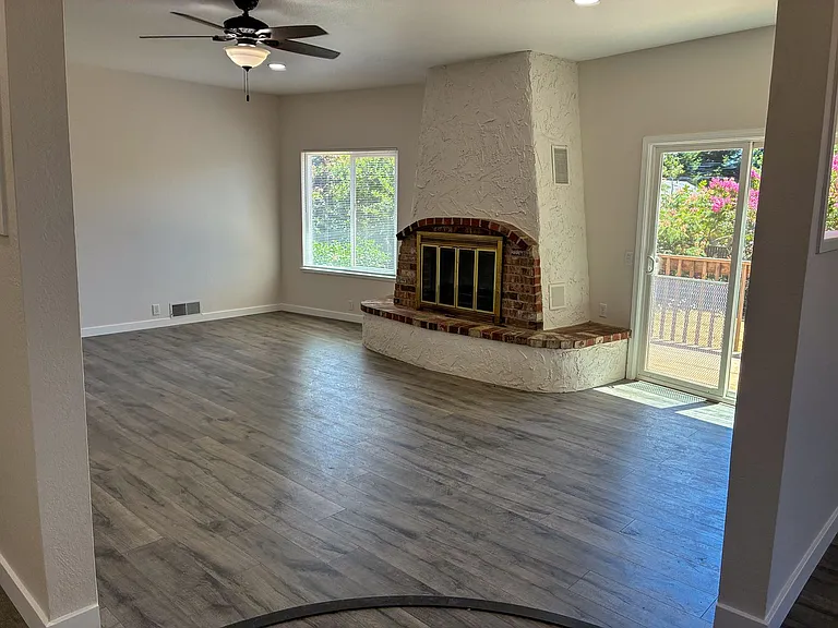 1815 Merrill Rd — Photo 2
